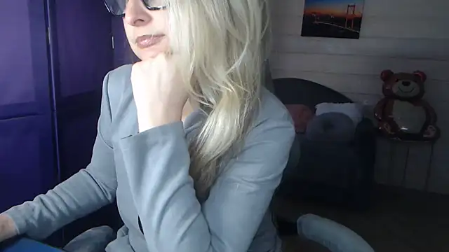RubiLakros online show from April 27, 1:41 pm