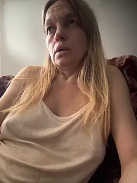 Snapshot of Susanel chatting on October 8, 11:36 am Susanel online show from October 8, 11:36 am