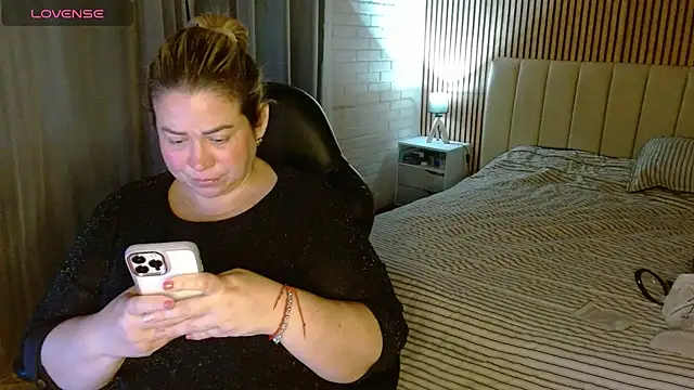 bella savati online show from November 25, 10:32 pm