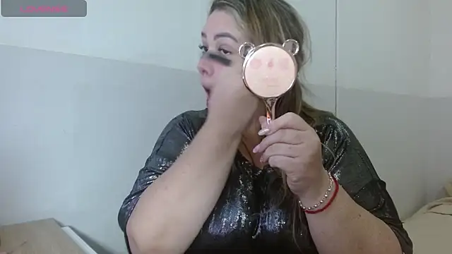 Snapshot of bella_savati chatting on September 18, 12:31 am bella savati online show from September 18, 12:31 am