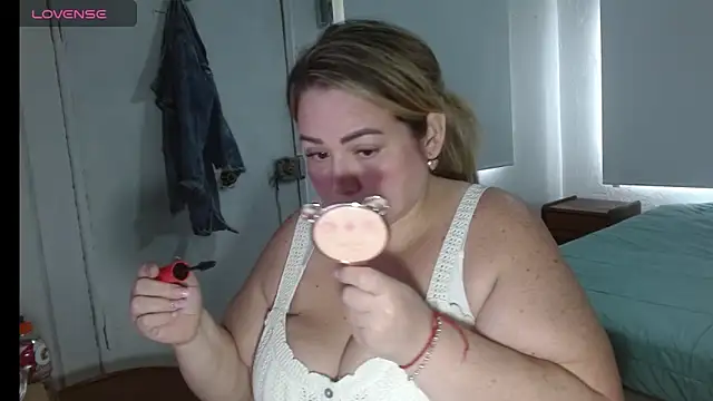 Snapshot of bella_savati chatting on October 2, 5:29 pm bella savati online show from October 2, 5:29 pm