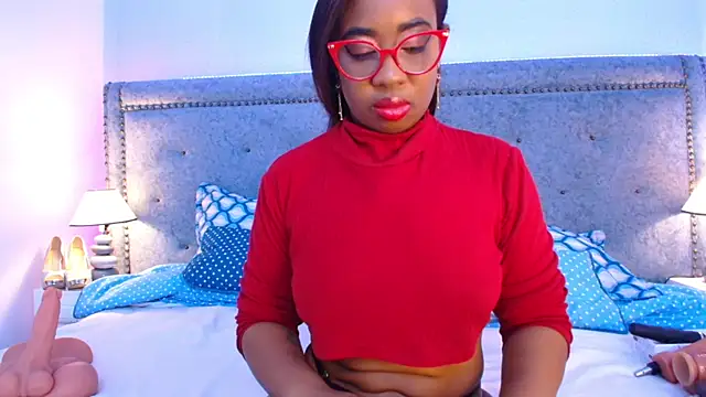 CaseyMoon online show from July 7, 12:30 pm
