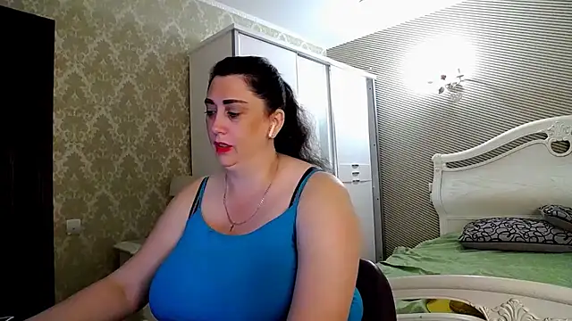 Evelyn Shy online show from June 9, 9:09 am