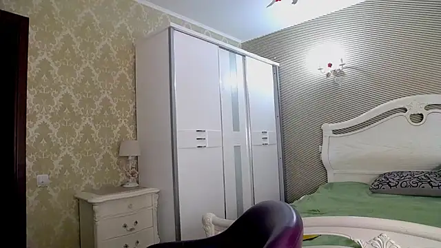 Evelyn Shy online show from June 19, 9:24 am