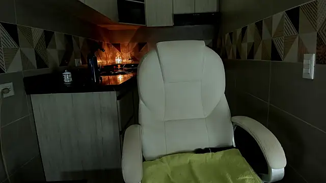 cristaaalclocks1 online show from October 21, 1:15 pm