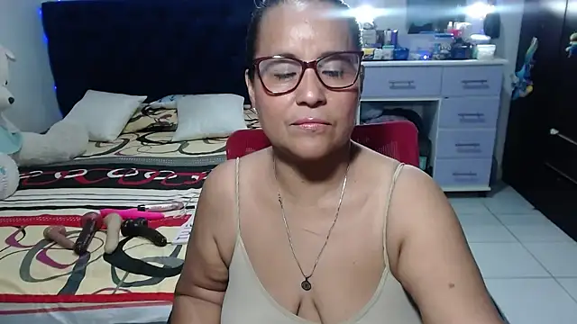 pervert mommy  online show from May 2, 10:18 am