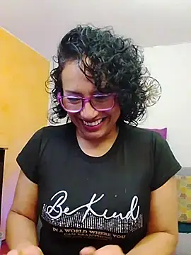 scarlet wet online show from August 3, 7:19 pm