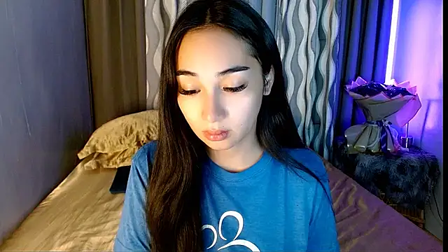 SweetLilly 18 online show from May 7, 3:44 am