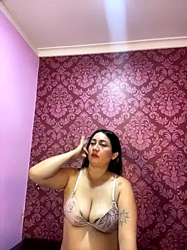 juliana diaz online show from November 12, 11:30 am