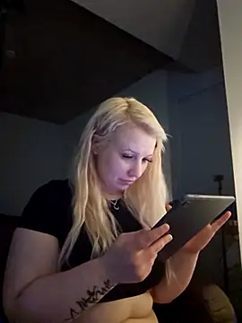 DamelynDaisy online show from February 10, 9:45 am