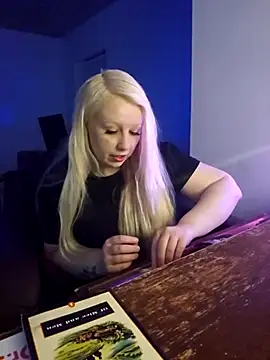 DamelynDaisy online show from March 8, 8:40 am