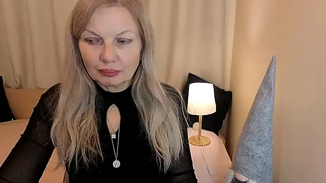 Abby Moore  online show from December 20, 7:45 am