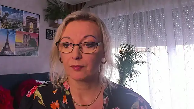 vanessa chat online show from June 7, 1:29 pm