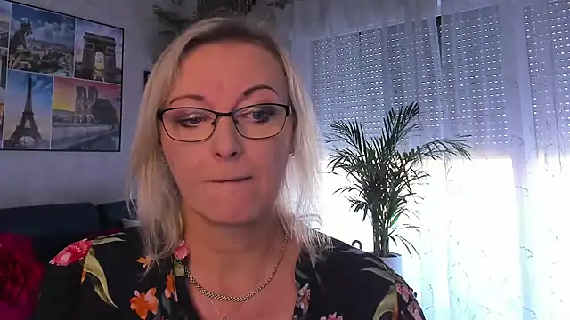 vanessa chat online show from August 2, 1:14 pm