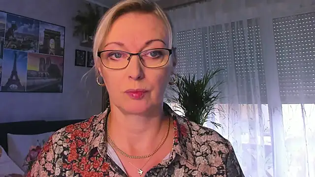 Snapshot of vanessa_chat chatting on October 6, 1:17 pm vanessa chat online show from October 6, 1:17 pm