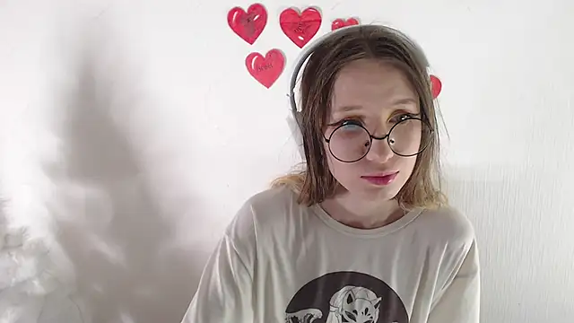  Hanna Moon  online show from March 7, 8:10 am