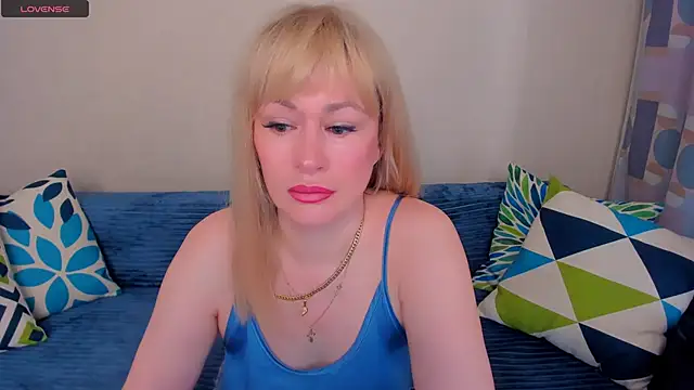 EllenMoore online show from June 5, 3:21 am