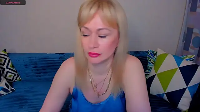 EllenMoore online show from June 30, 3:06 am