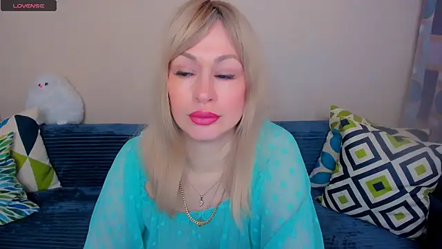EllenMoore online show from May 2, 3:21 am