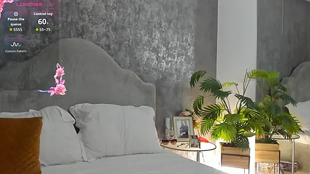 LisaCroft online show from May 1, 3:54 am