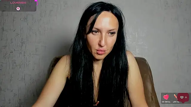 MissGulia online show from August 5, 9:32 pm