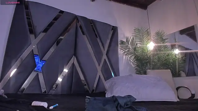 alessandra wells online show from August 6, 11:17 am