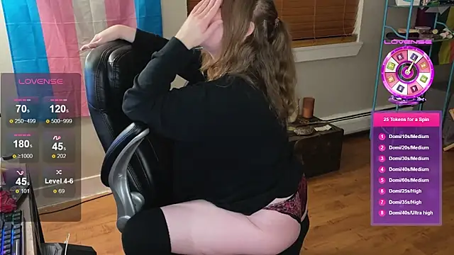 luluvaladon online show from October 4, 3:34 am