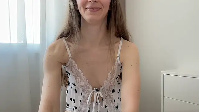 ShySchoolGirl online show from March 15, 1:46 pm