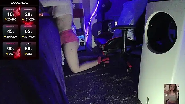 Blondiewithanass online show from April 27, 3:31 pm