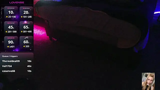 Blondiewithanass online show from November 14, 1:11 pm