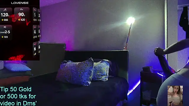Blondiewithanass online show from June 24, 3:38 am