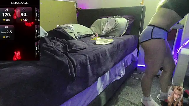 Blondiewithanass online show from March 18, 5:45 am