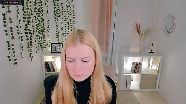 Laly Peach online show from November 21, 4:20 pm