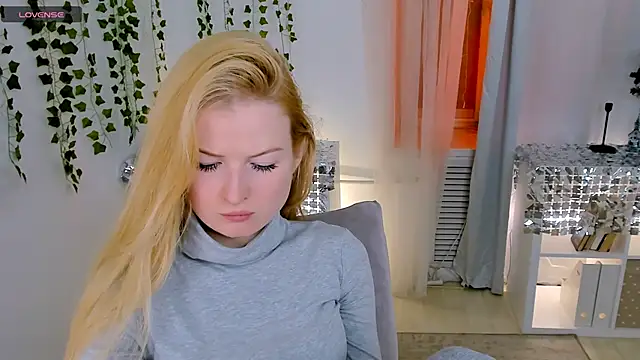 Laly Peach online show from December 19, 5:16 pm