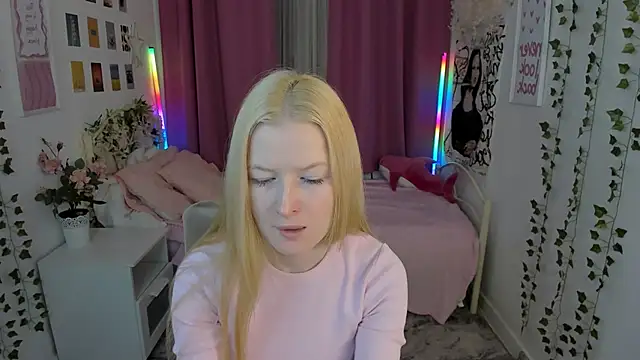 Laly Peach online show from March 1, 6:13 am