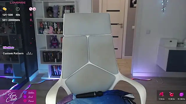 Emma Bryan online show from July 9, 8:44 pm
