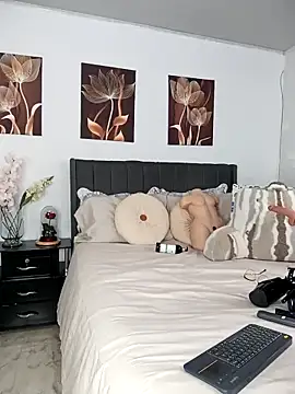 CristalRays online show from October 7, 6:23 pm