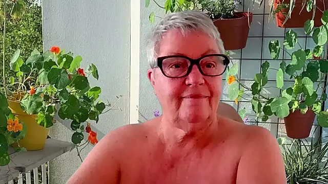 GrannyChrissy68 online show from July 6, 1:49 pm