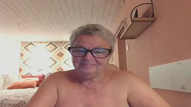 Snapshot of GrannyChrissy68 chatting on September 10, 9:59 pm GrannyChrissy68 online show from September 10, 9:59 pm