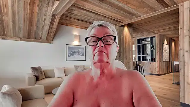 GrannyChrissy68 online show from February 17, 11:26 pm