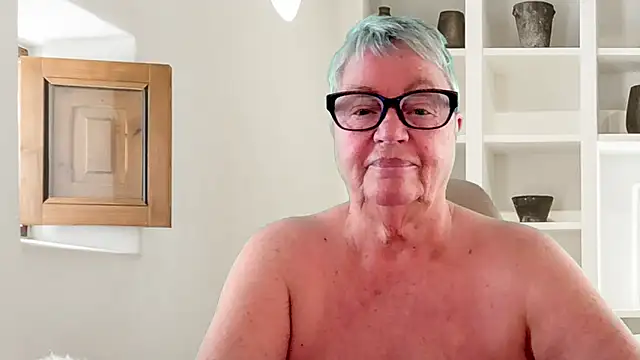GrannyChrissy68 online show from June 16, 2:18 pm