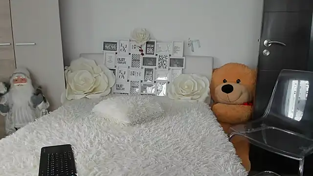 sweetemy4u online show from February 17, 7:40 am