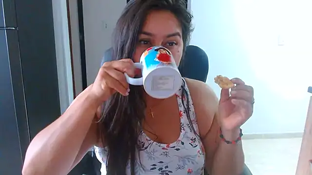 Ixchel Anaid online show from August 4, 3:18 pm
