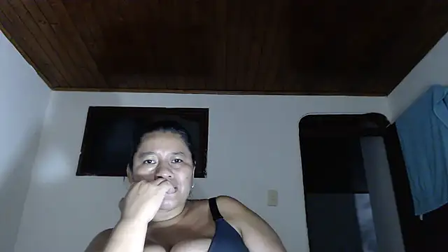 adrixxx38 online show from August 1, 1:29 am