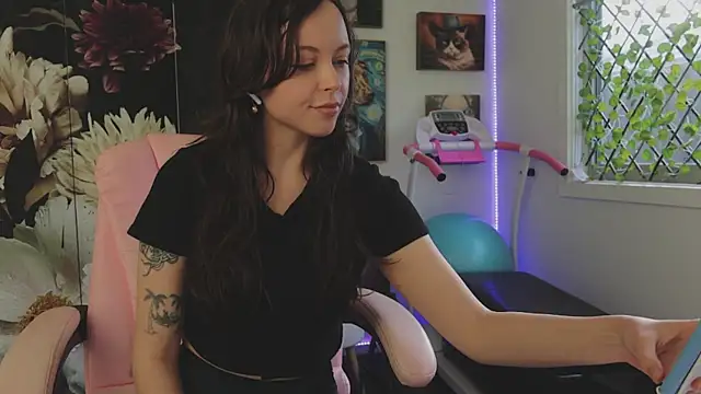 Snapshot of makiyahbelle chatting on September 18, 7:18 am makiyahbelle online show from September 18, 7:18 am