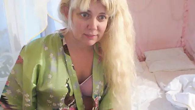 SunnySylvia online show from November 27, 5:32 am