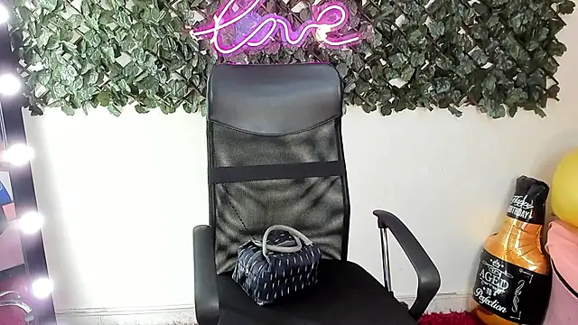 DestinyHills online show from June 26, 11:55 am