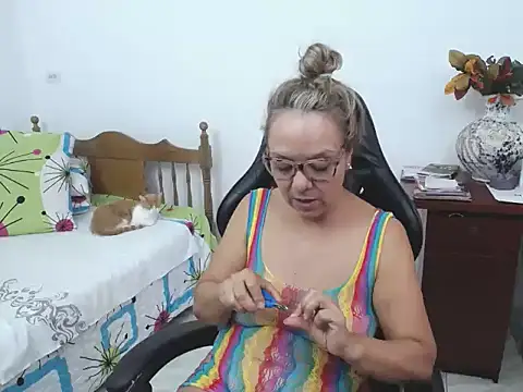 yeslluisa online show from July 31, 8:32 pm