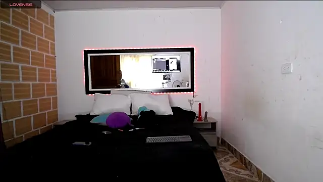 Julieta Rodriguez online show from September 12, 4:58 pm