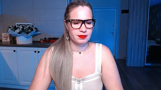 Snapshot of HotTiffani chatting on September 14, 3:10 pm HotTiffani online show from September 14, 3:10 pm